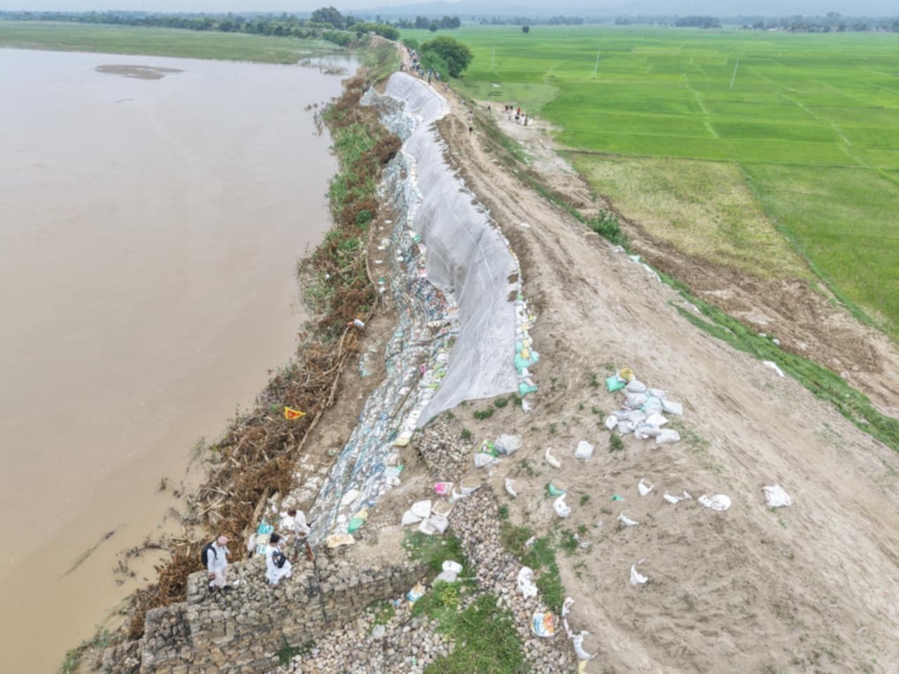 राप्ती नदीमा आपत्कालीन तटबन्ध निर्माण, घट्यो बाढीको जोखिम